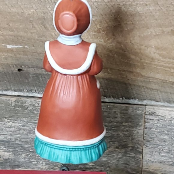 1993 Lady Daphne Dickens' Caroler Bell Ornament - Hallmark Special Edition - Picture 2 of 9